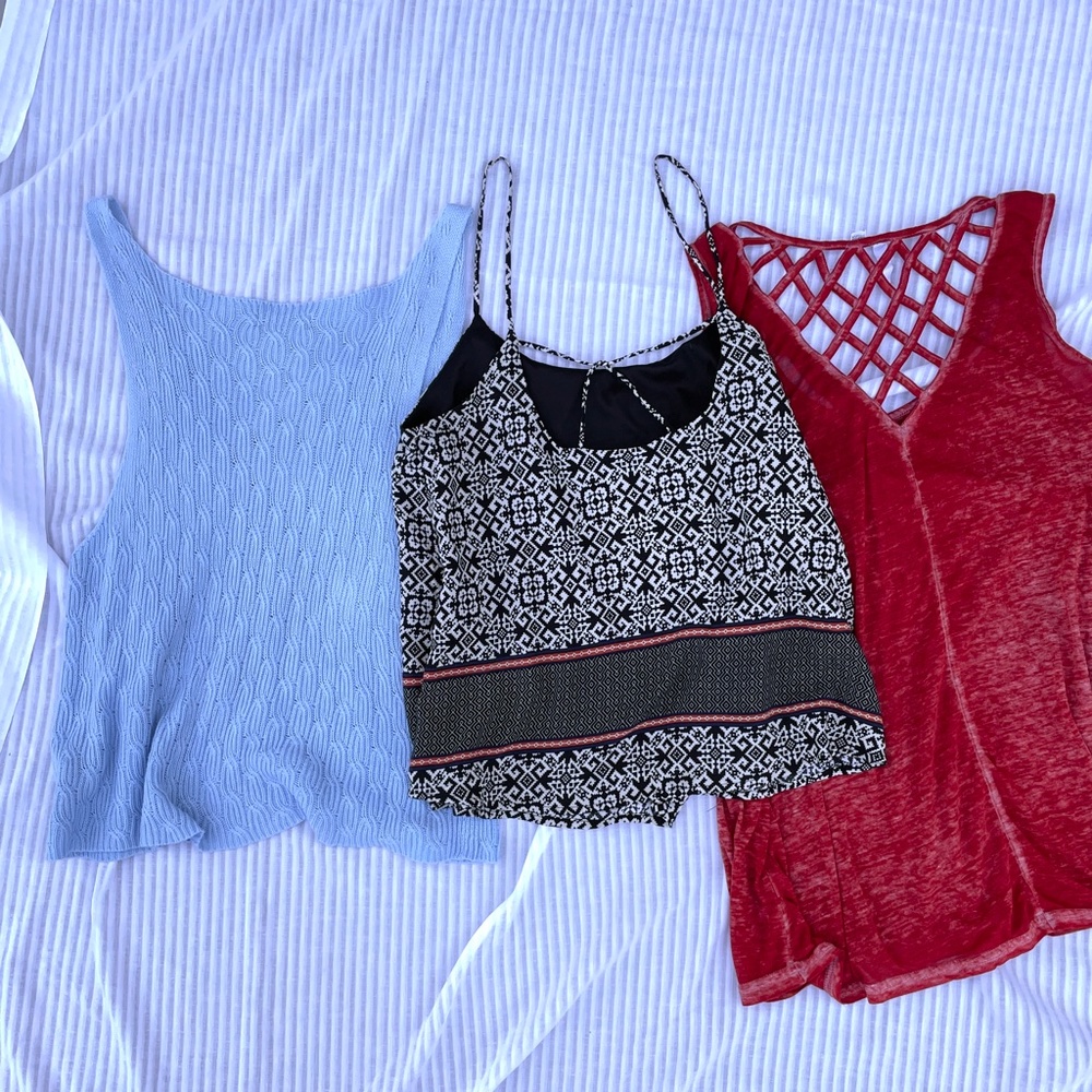 Bundle of THREE sleeveless tops - AMERICAN APPAREL, Cable & Gauge, Sans Souci
